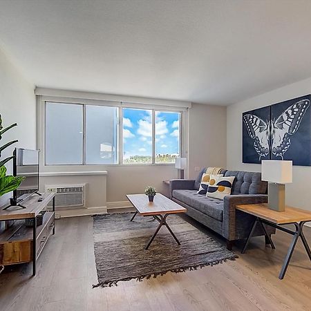 דירות סיינט פיטרסברג Frontdesk The Wayland Apts Downtown St Pete מראה חיצוני תמונה