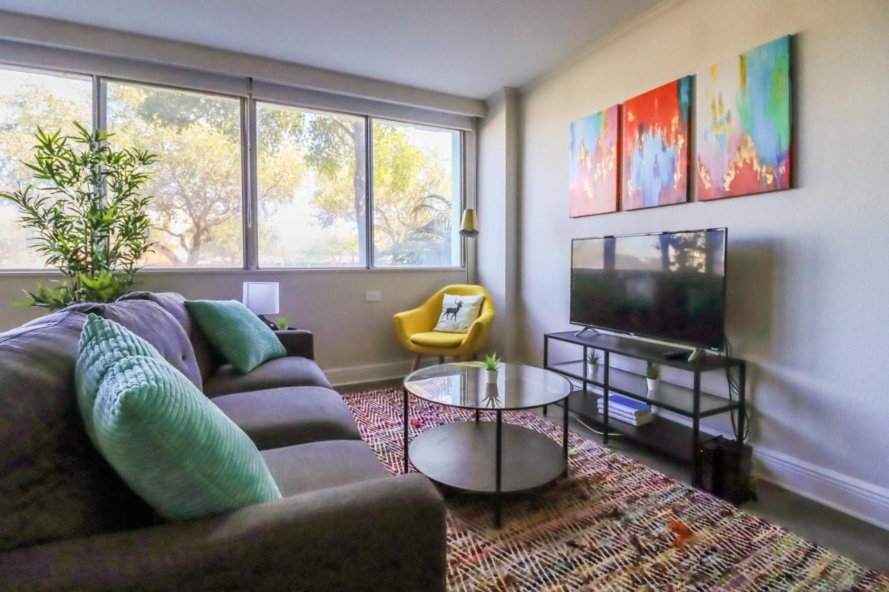 דירות סיינט פיטרסברג Frontdesk The Wayland Apts Downtown St Pete חדר תמונה