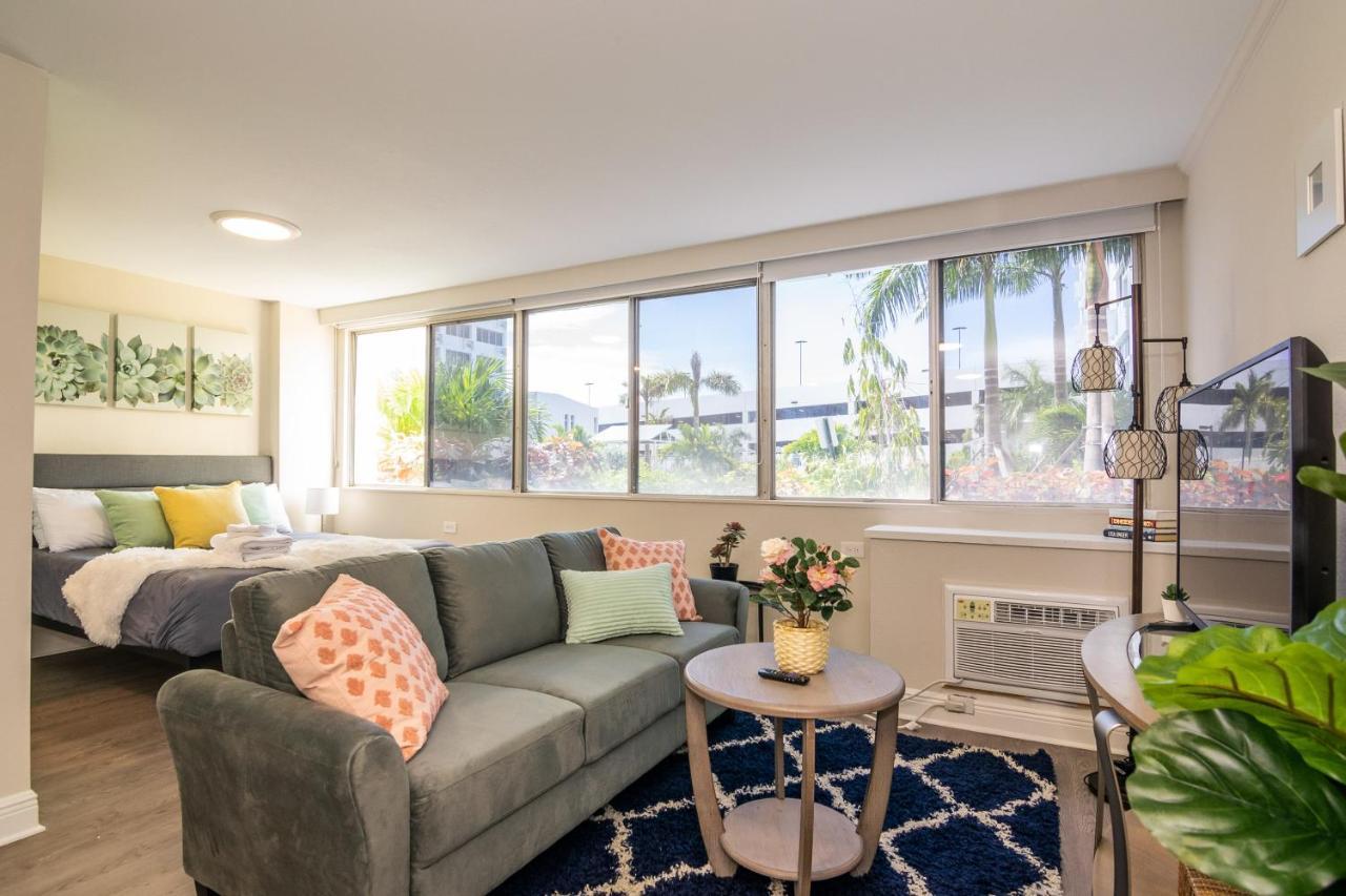 דירות סיינט פיטרסברג Frontdesk The Wayland Apts Downtown St Pete חדר תמונה