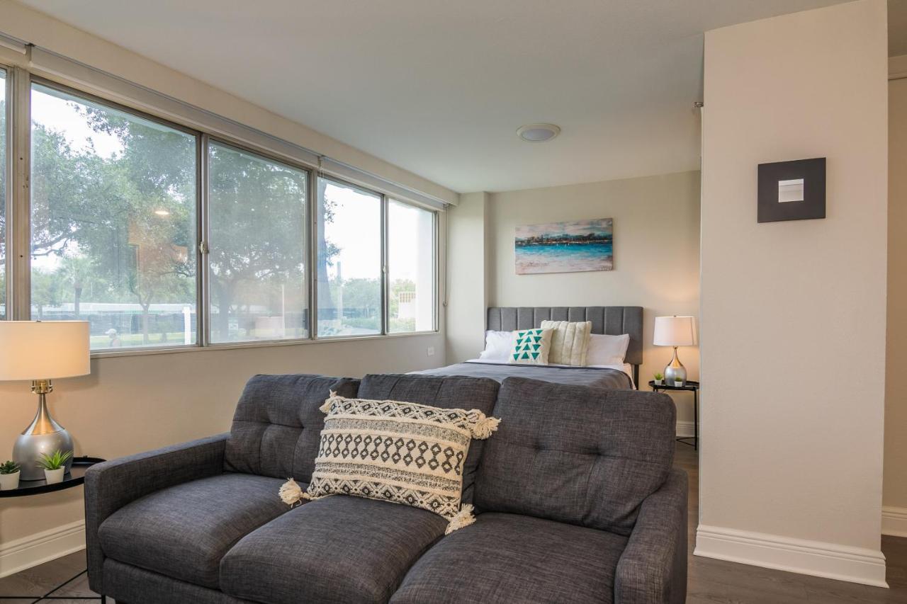 דירות סיינט פיטרסברג Frontdesk The Wayland Apts Downtown St Pete חדר תמונה