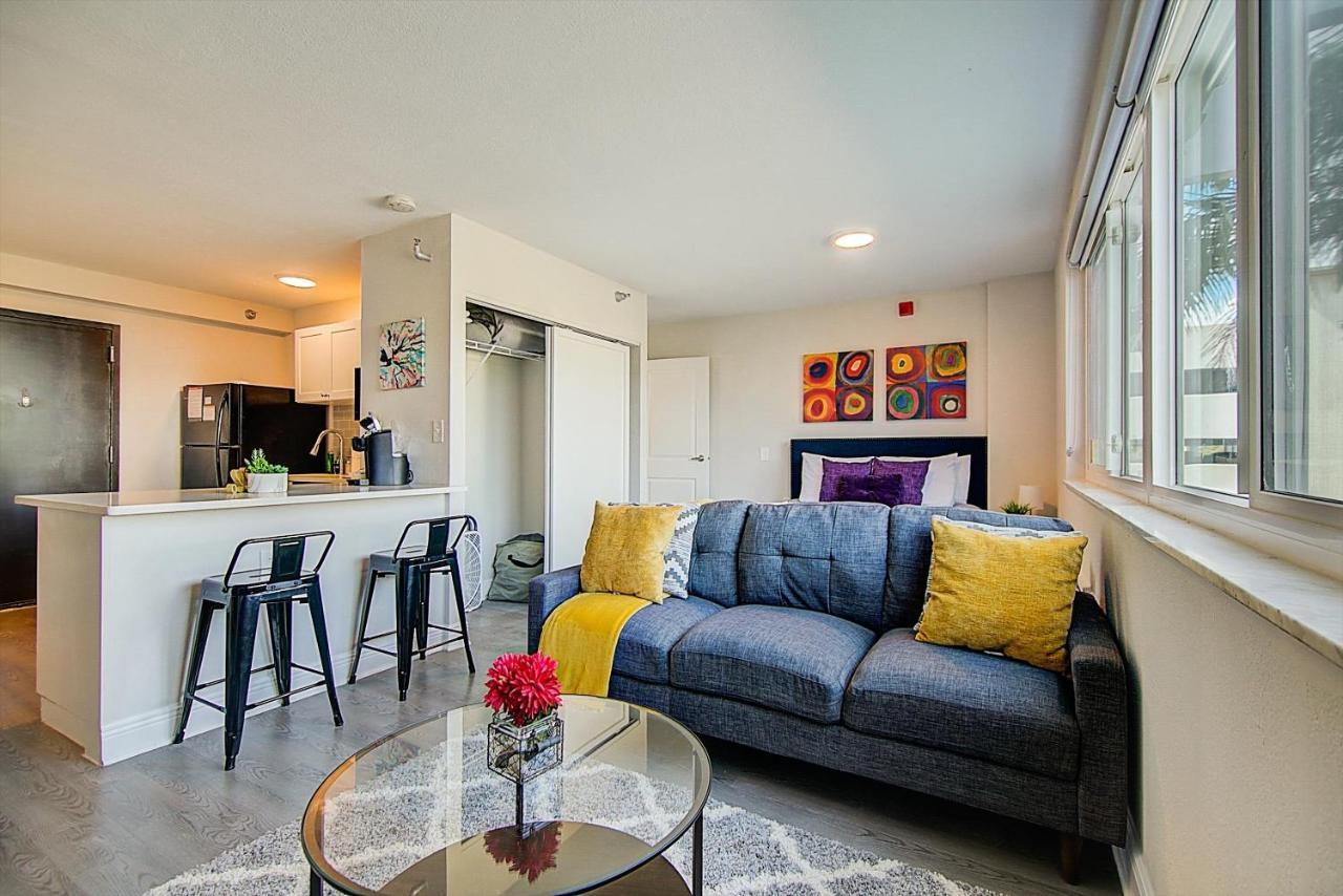 דירות סיינט פיטרסברג Frontdesk The Wayland Apts Downtown St Pete חדר תמונה