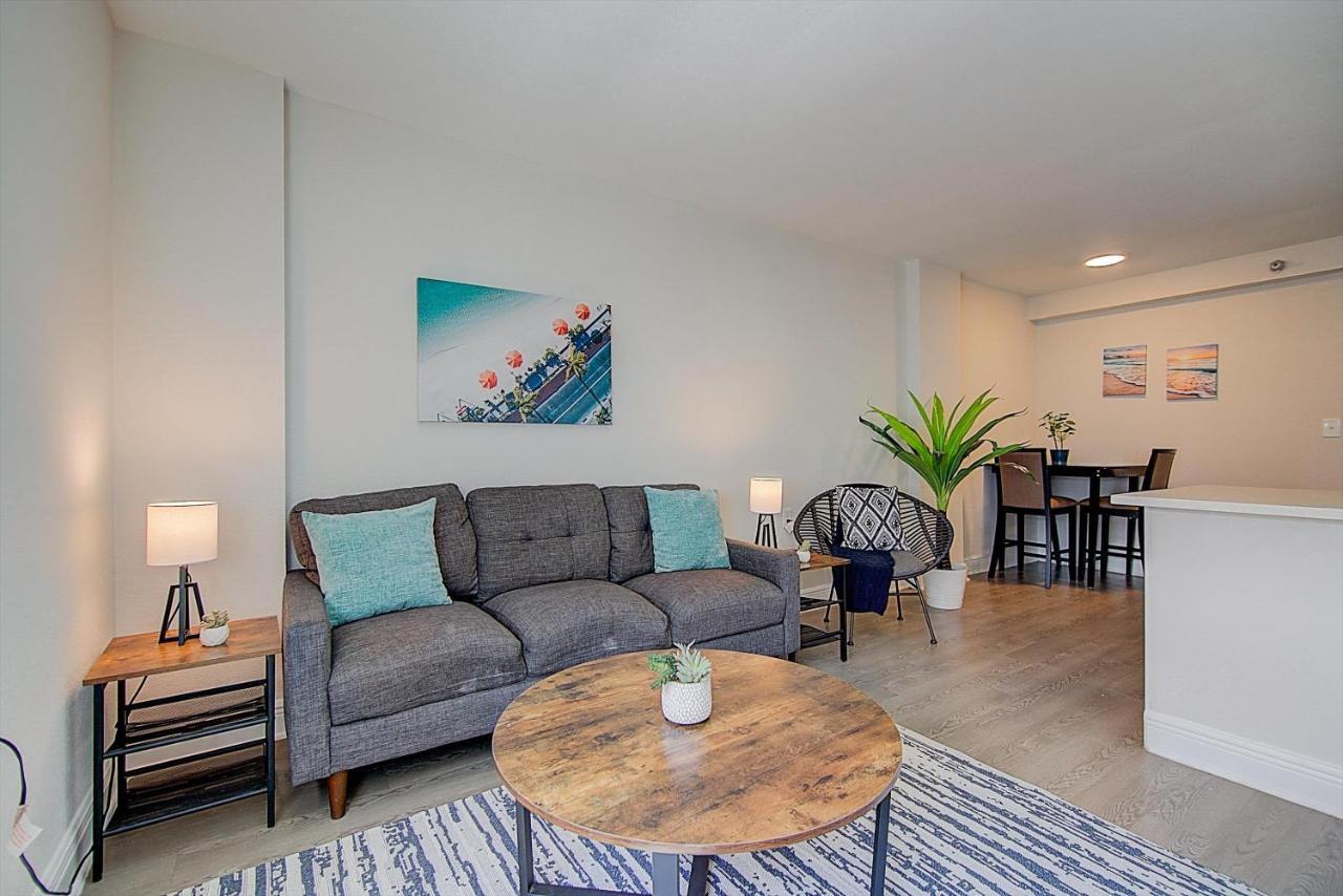 דירות סיינט פיטרסברג Frontdesk The Wayland Apts Downtown St Pete חדר תמונה