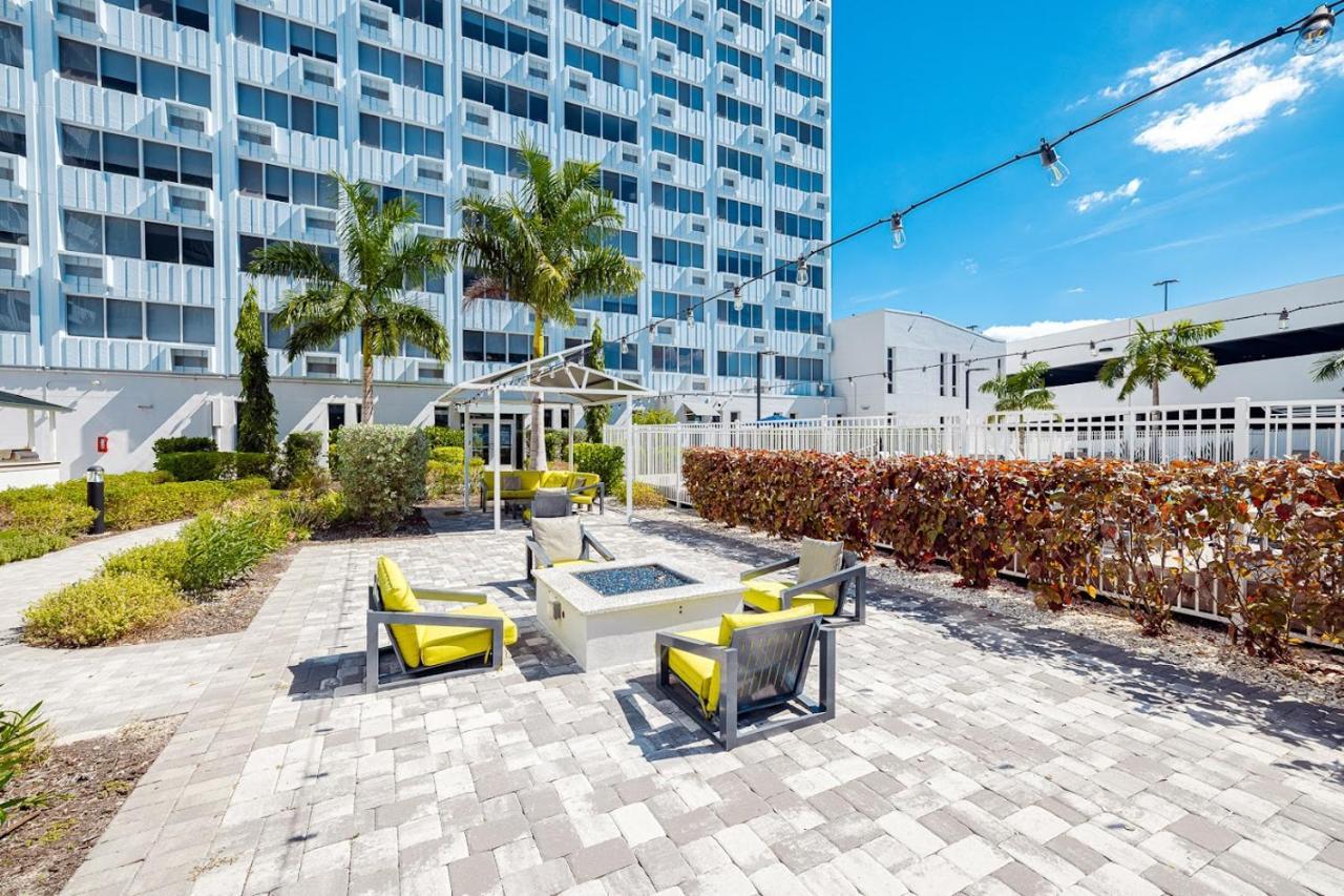 דירות סיינט פיטרסברג Frontdesk The Wayland Apts Downtown St Pete מראה חיצוני תמונה