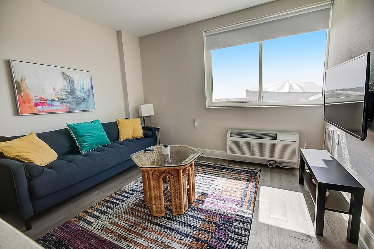 דירות סיינט פיטרסברג Frontdesk The Wayland Apts Downtown St Pete חדר תמונה