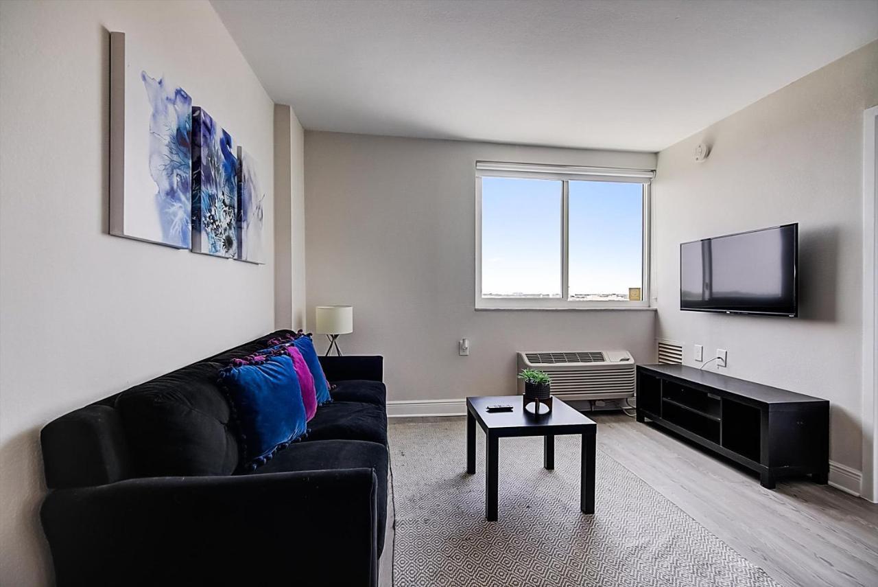 דירות סיינט פיטרסברג Frontdesk The Wayland Apts Downtown St Pete חדר תמונה