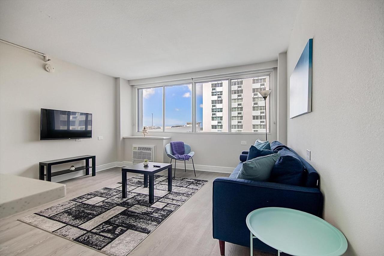 דירות סיינט פיטרסברג Frontdesk The Wayland Apts Downtown St Pete חדר תמונה
